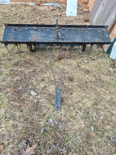 A louer dechaumeuse sur tracteur a pelouse, View more