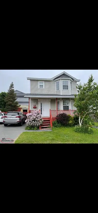 One room available from May 1st - August on the upper level in a six bedroom house located at 127 Mo...