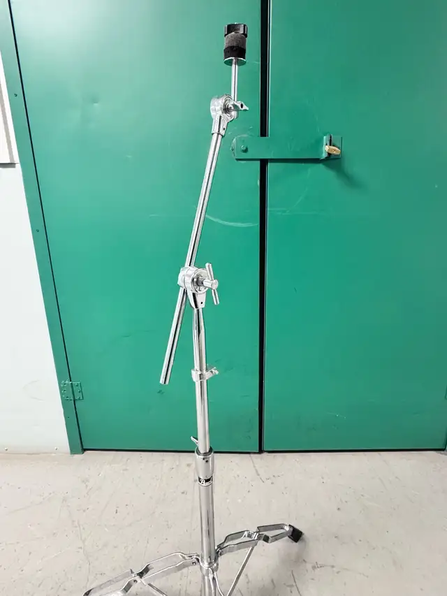 Boom stand pieds trépieds Pearl  double braced solide drum in Drums & Percussion in Laval / North Shore - Image 4