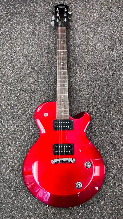 Yamaha AES 420 Electric Guitar Small chip on the front face, showing exposed wood beneath the finish...