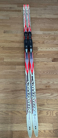 CROSS-COUNTRY SKIING SET + BOOTH