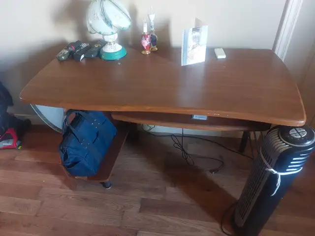 Used computer desk. in Other in Charlottetown - Image 2
