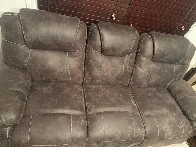 Ensemble de canapé en cuir in Couches & Futons in Laval / North Shore - Image 3