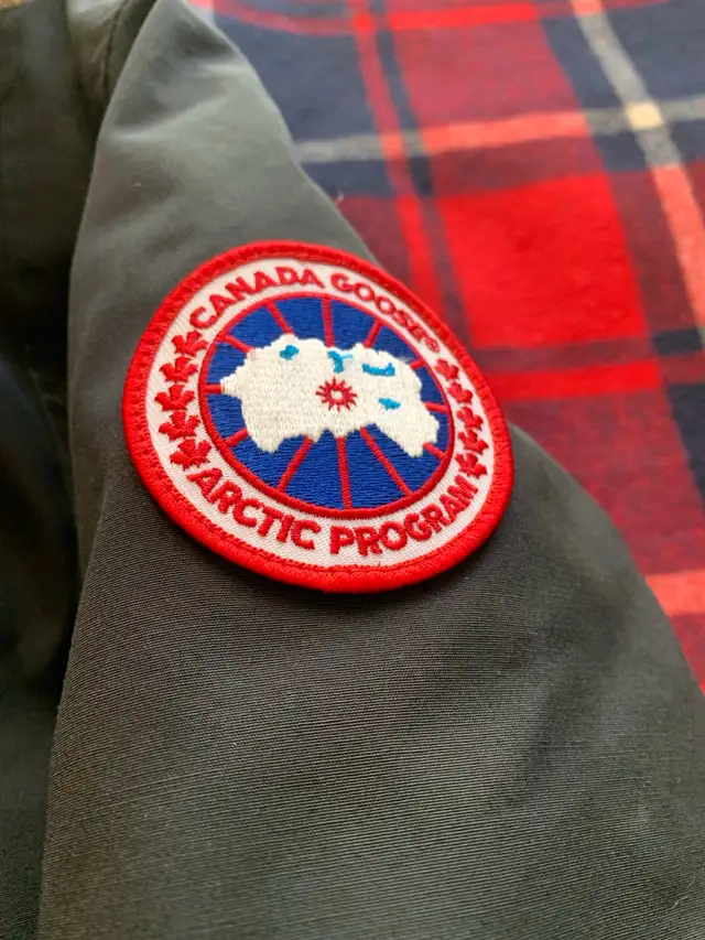 Canada Goose Coat  in Women's - Tops & Outerwear in City of Toronto - Image 3