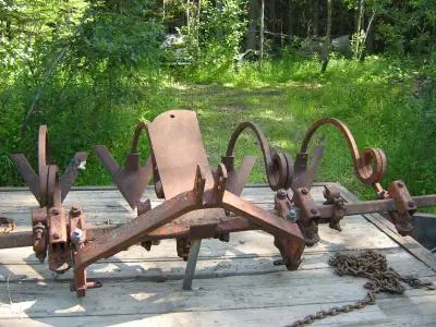 5 tine/plow 3 point hitch Cultivator, Good shape