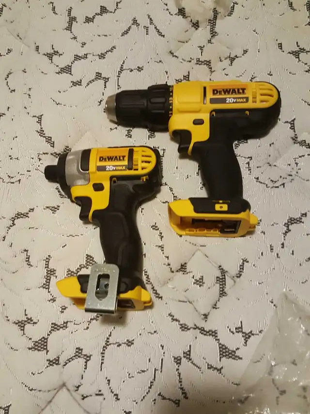 Dewalt Drill and Multi Tool Kit in Power Tools in Oshawa / Durham Region - Image 3