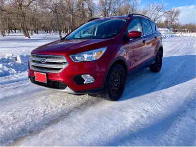 2018 Ford Escape SE AWD 4 cylinder Ecoboost Ruby Red Pristine condition Single owner 111,000 Km. Fre...
