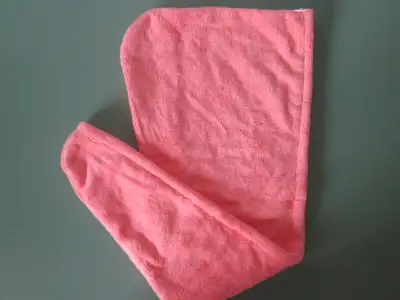 Une serviette neuve pour les cheveux & +++, View more