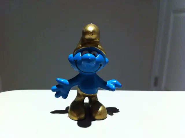 Smurfs - Vintage Gold Smurf in Arts & Collectibles in Ottawa - Image 2