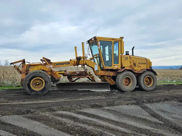 Champion 730 series III Grader in Heavy Equipment in Peterborough - Image 2