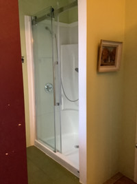 MAXX Shower Stall and OVI Sliding Glass Doors $750