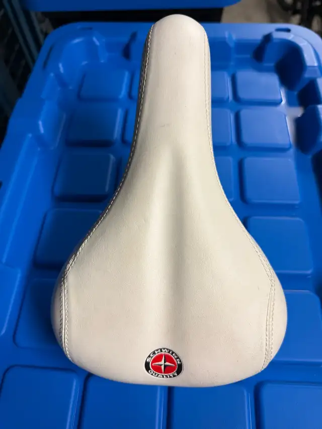 Schwinn women’s bike seat in Clothing, Shoes & Accessories in City of Toronto - Image 2