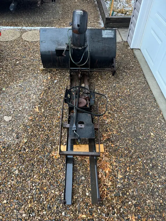 garden tractor snowblower in Other in Regina - Image 3