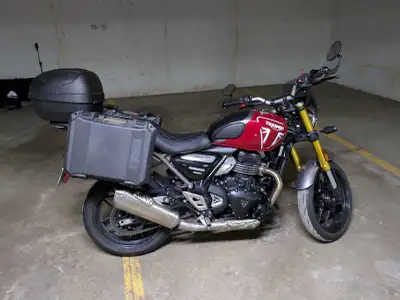 2024 triumph speed 400 in carnival red for sale. I am the first owner of this motorcycle. This bike...