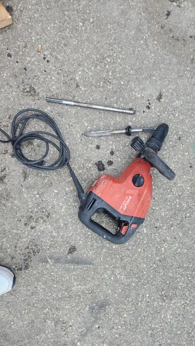 hilti te 700 jack hammer 2 chissells 750$$, View more