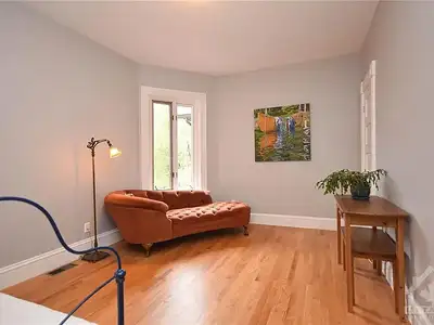 Bright private room available in a beautifully maintained Victorian home in the heart of Centretown....