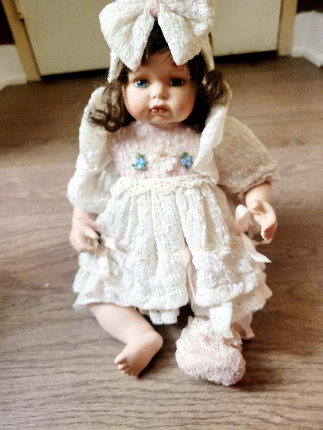 Vintage doll in Arts & Collectibles in Hamilton