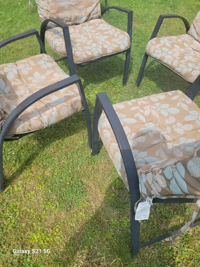 4 garden chairs63373373778177121