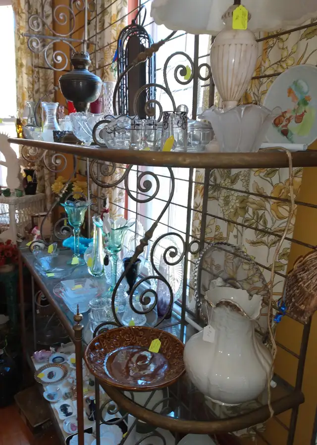 Lg Antique French Baker's Rack - Iron & Brass w Glass Shalves in Bookcases & Shelving Units in Oshawa / Durham Region - Image 10