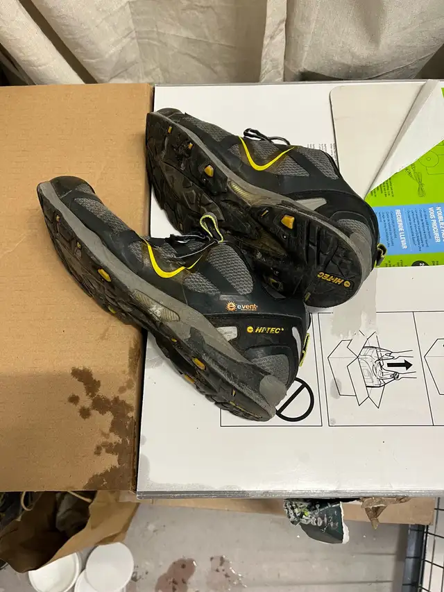 Hi-Tec Hiking Shoes - Size 9 in Men's Shoes in City of Toronto - Image 5