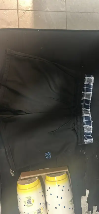 Short noir double layer avec intérieur carreauté – Taille M, View more
