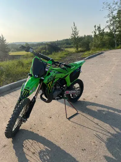 2021 kawasaki kx85 mika metal handle bars , after market foot pegs, pro circuit r-304 shorty exhaust...