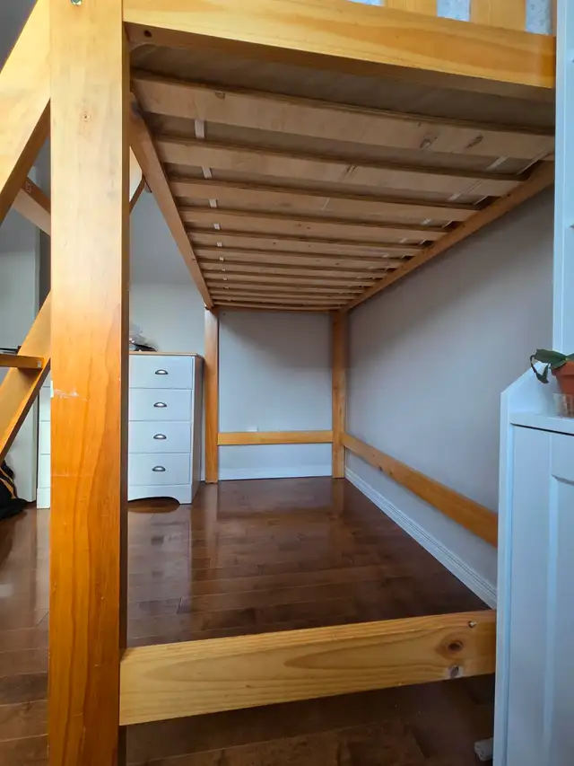 Lit mezzanine en bois in Beds & Mattresses in Laval / North Shore - Image 5