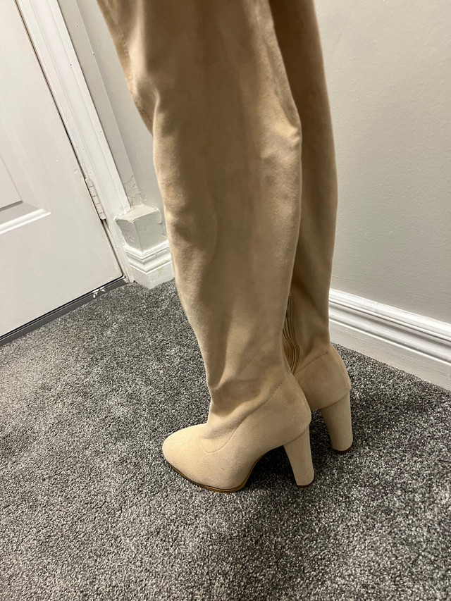 Cream Color Knee high boots size 7 in Women's - Shoes in Oshawa / Durham Region - Image 4