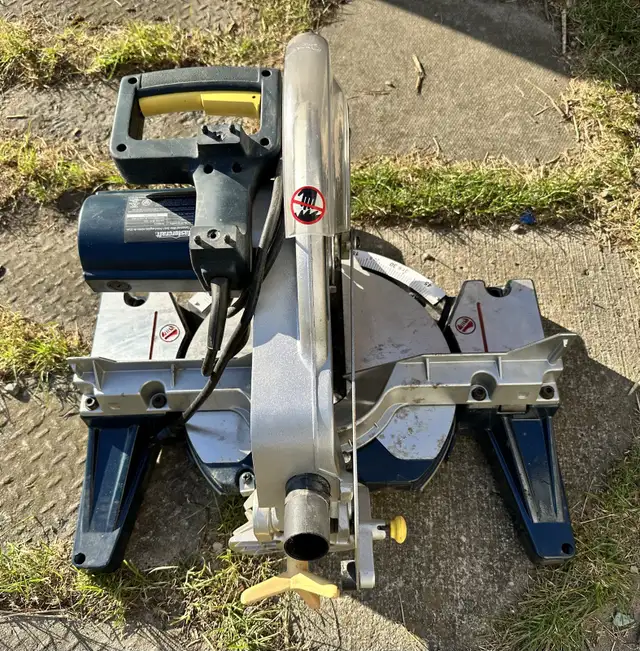 Mitre saw 12” with laser line mastercraft used like new in Power Tools in Oshawa / Durham Region - Image 9