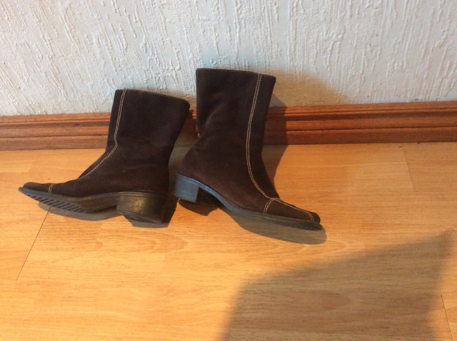 WOMENS SWEDE LEATHER BROWN BOOTS (WIDE) in Women's - Shoes in Mississauga / Peel Region - Image 3