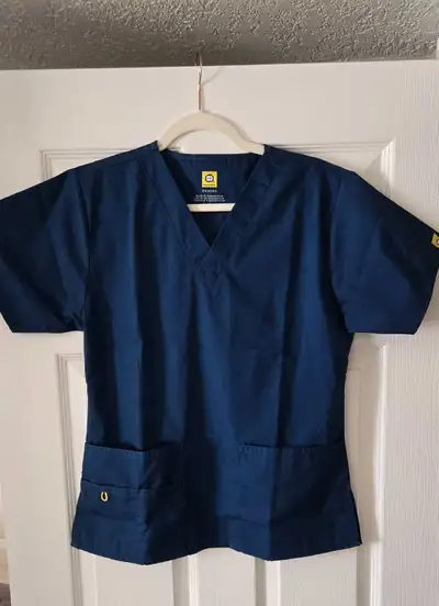Wonderwink scrub shirt , women's small, View more