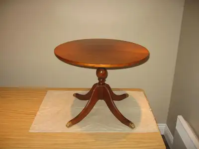 Table basse ronde vintage., View more