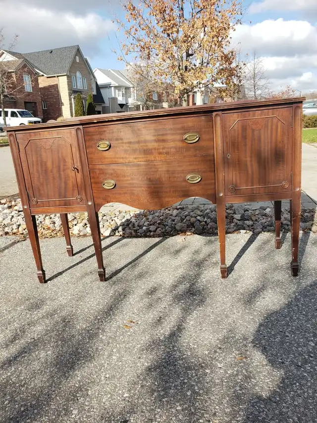A GREAT ANTIQUE MALCOLM CABINET SIDEBOARD in Hutches & Display Cabinets in City of Toronto - Image 2