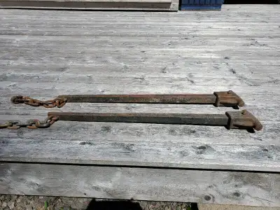 Set of 2 Reese weight sway bars trunnion equalizer model 22210 with chains. Only the bars and chains...