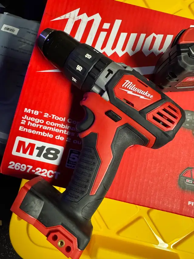 Milwaukee -hammer drill with charger and battery  in Power Tools in Markham / York Region - Image 5