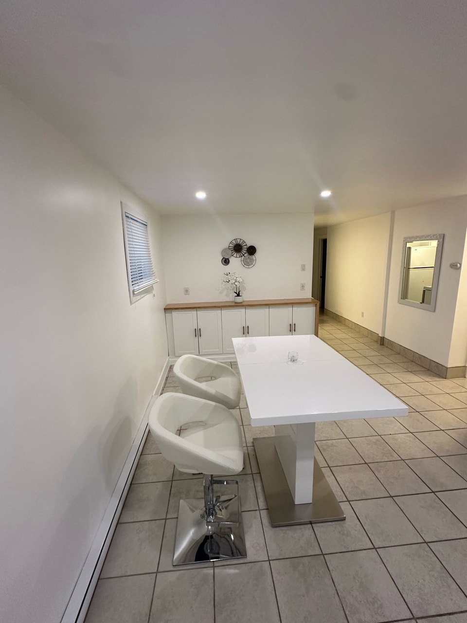 Spacious 2 bedroom, 1 bath 30 seconds from Regional Hospital 2