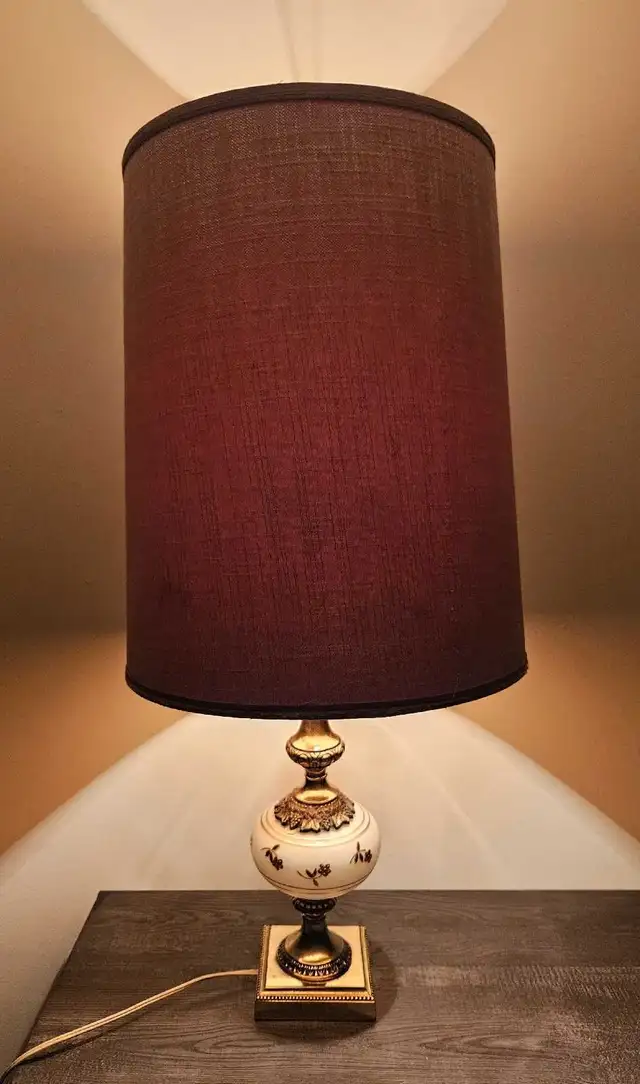 Vintage Brass and Glass Table Lamp in Indoor Lighting & Fans in City of Toronto - Image 4