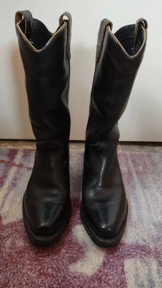 Cowboy Boots in Men's Shoes in Trenton - Image 3