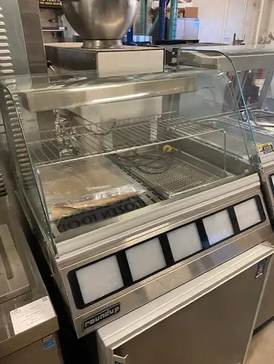 ou are viewing a nicely used commercial countertop food warmer display case that is in excellent con...