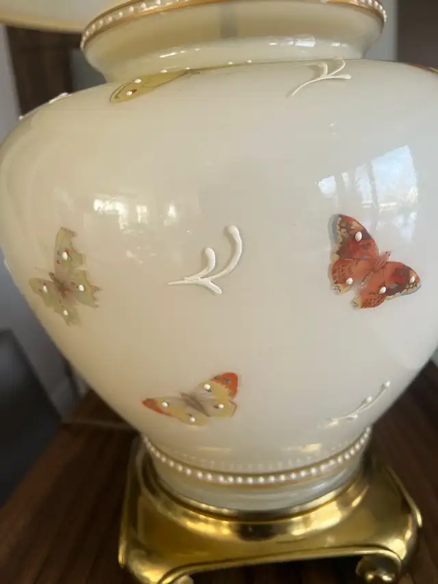 VTG Butterfly Lamp Brass Base in Indoor Lighting & Fans in Mississauga / Peel Region - Image 5