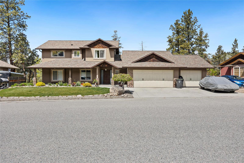 2 Bed, 2 Bath House 2500/mo Black Mountain, Kelowna Long Term