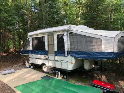 Tente roulotte Yearling 4120 acheté neuf en 2005. Propre, 23 pieds ouverte.