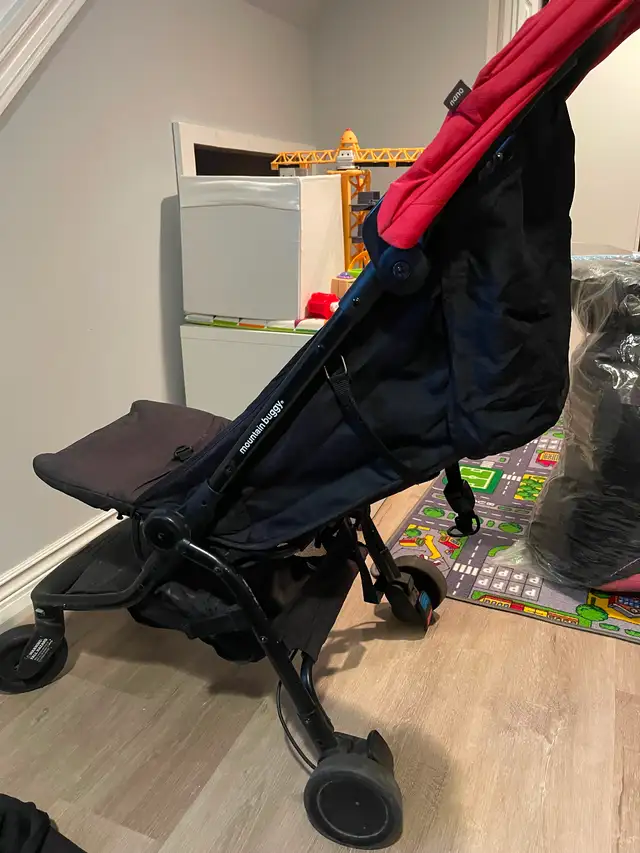 Nano foldable Stroller by mountain buggy in Strollers, Carriers & Car Seats in City of Toronto - Image 3