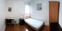 Awesome Room- Young Professional/Student - AVAILABLE NOW