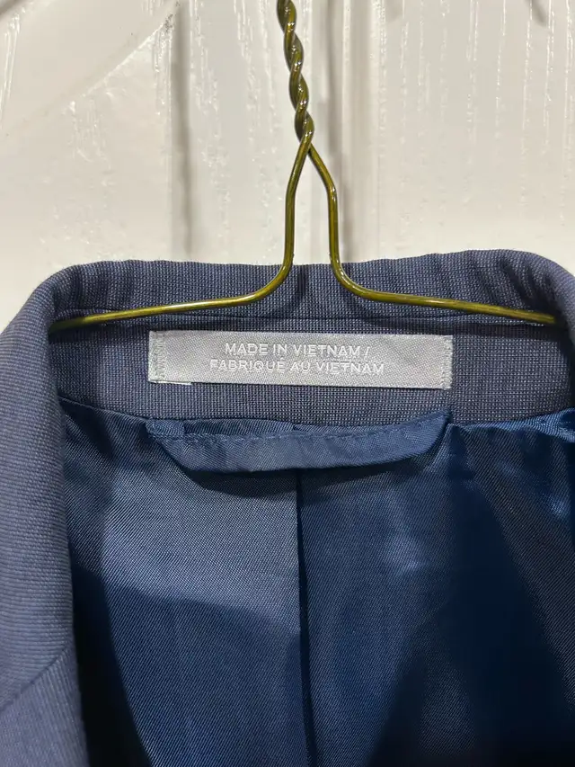 Boy’s Michael Kors 2-piece  Suit,  Dress Shirt/Belt/Tie bundle in Kids & Youth in Calgary - Image 7