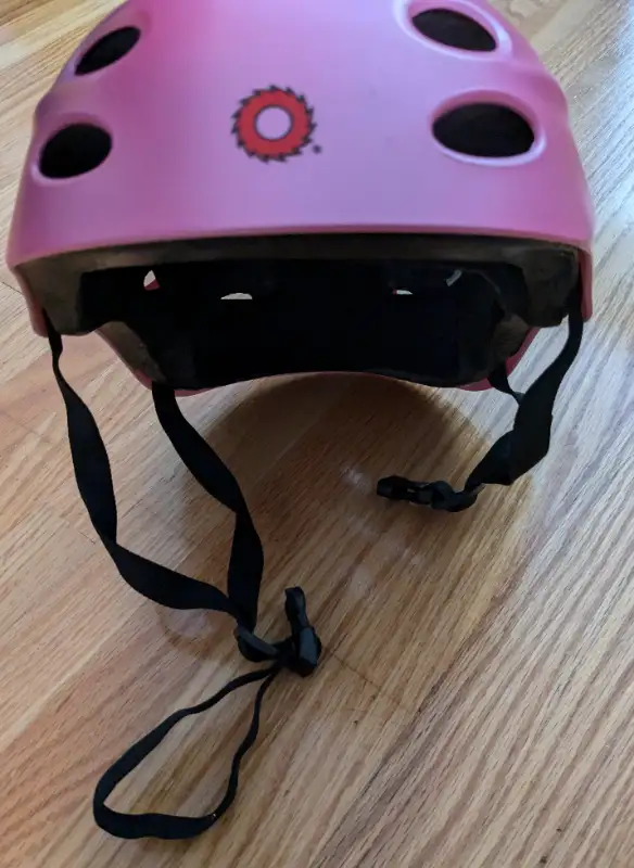 Razor Youth Helmet – Size Medium in Other in Markham / York Region - Image 2