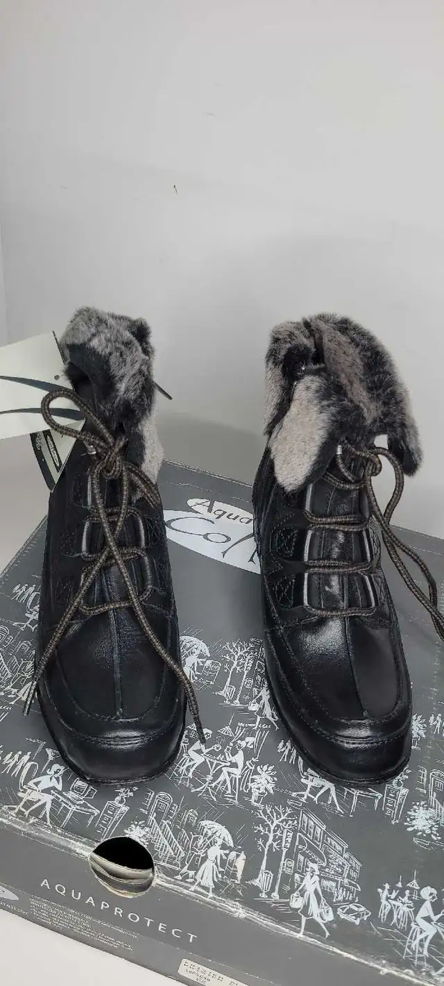 Aqua college black leather women's winter boots  in Women's - Shoes in Oakville / Halton Region - Image 6