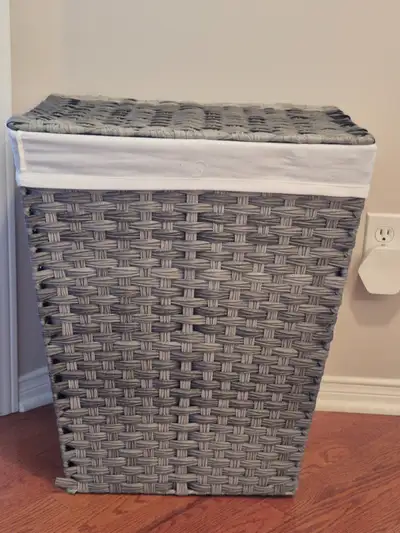 Wicker hamper with lining, View more