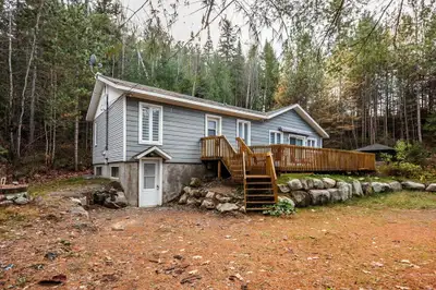 CITQ: 315186 Chalet à louer à Chertsey avec sauna et spa entièrement meublé, tout inclus. Grand terr...