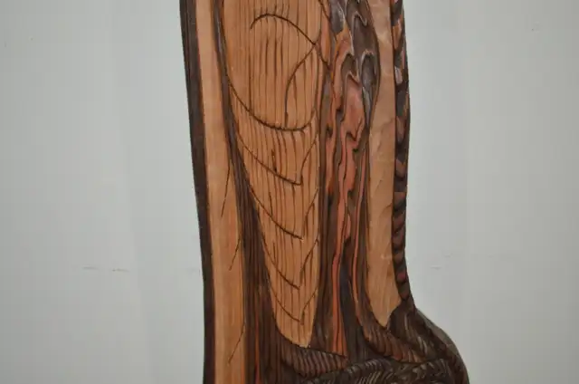 LARGE CARVED EAGLE WOOD WALL HANGING ART PIECE 51" TALL in Arts & Collectibles in Mississauga / Peel Region - Image 5